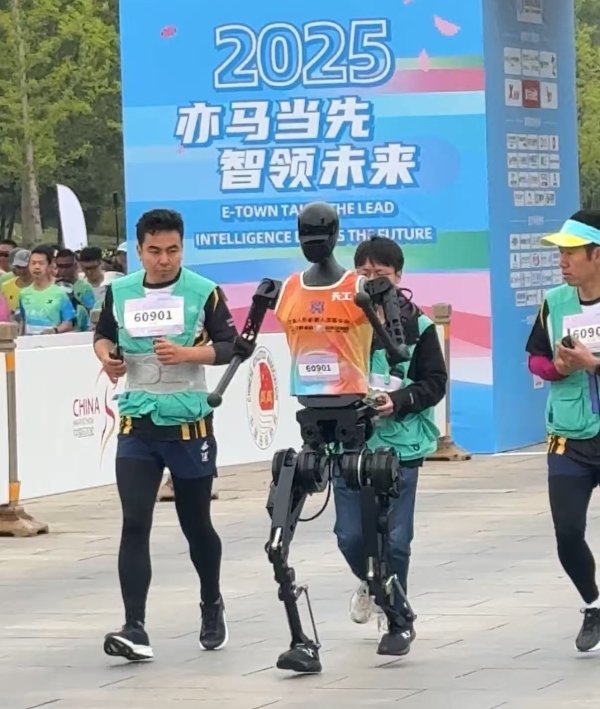 策略操盘 迪拜空中出租车试飞完成，根据计划迪拜明年启动空中出租车商业运营