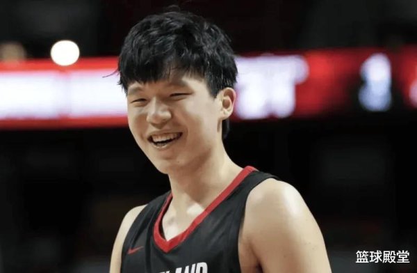 富途证券 战快船杨瀚森2分1板各界说啥? 刘维伟称没犯错, 徐静雨希望放开点